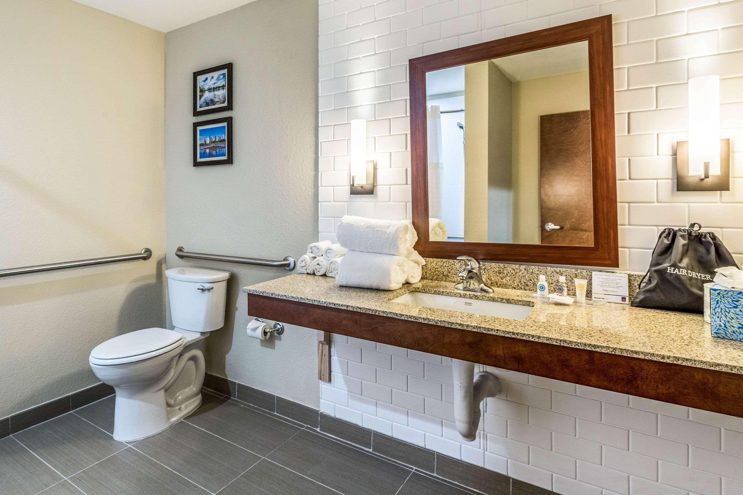 Comfort Suites Чаннелвью Экстерьер фото