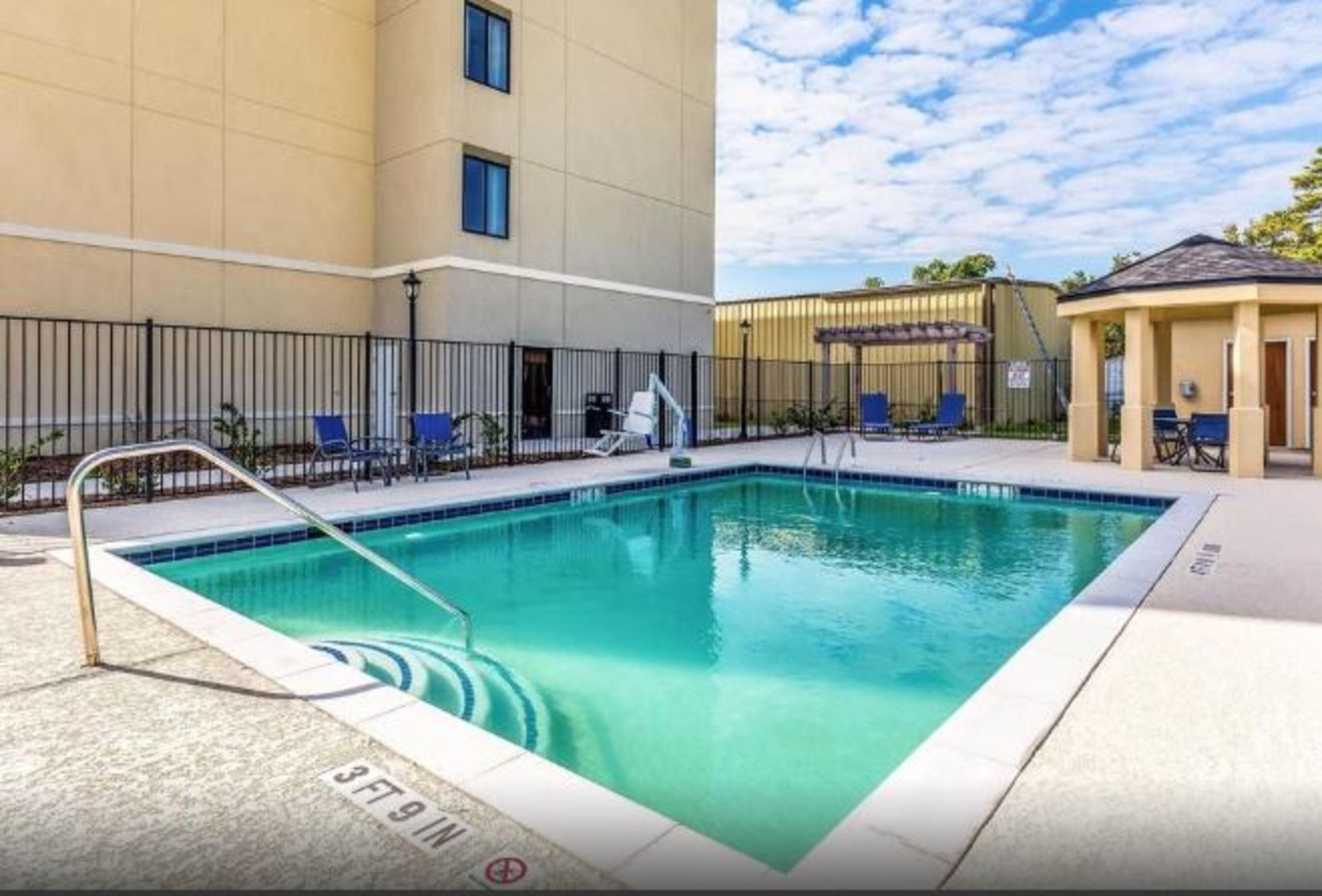 Comfort Suites Чаннелвью Экстерьер фото